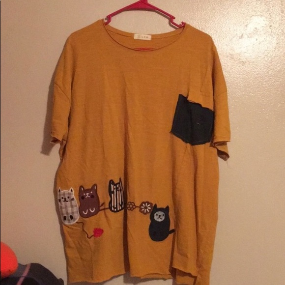 Cute oversized yellow shirt - Picture 1 of 1